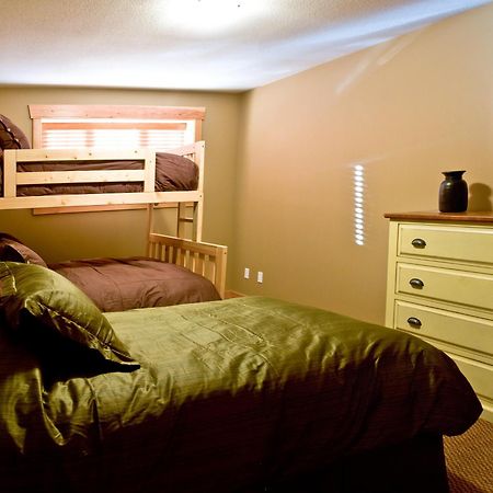 Pinnacle Ridge Chalets By Fernie Lodging Co Luaran gambar