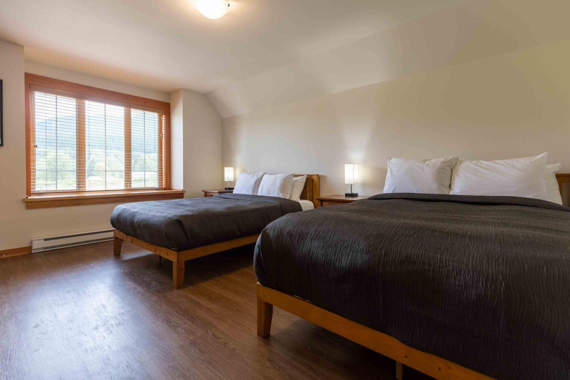 Pinnacle Ridge Chalets By Fernie Lodging Co Luaran gambar