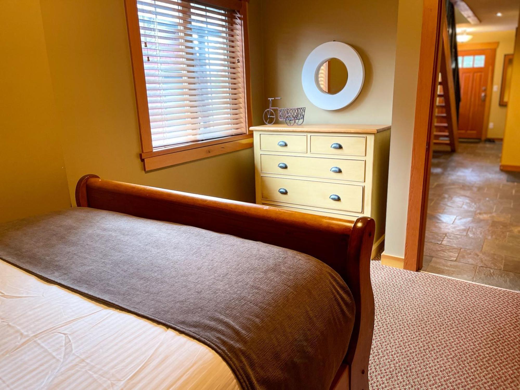 Pinnacle Ridge Chalets By Fernie Lodging Co Bilik gambar